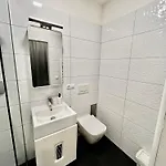 Domira Riverside 아파트