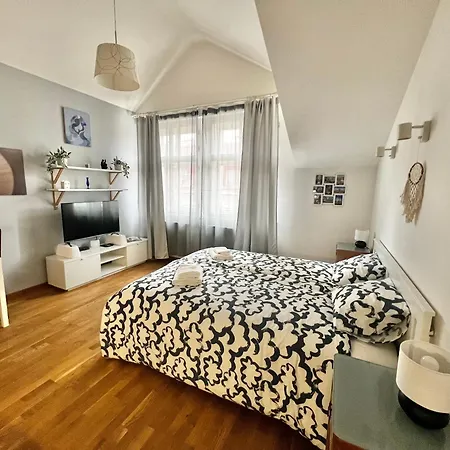 Riverside Apartament *
